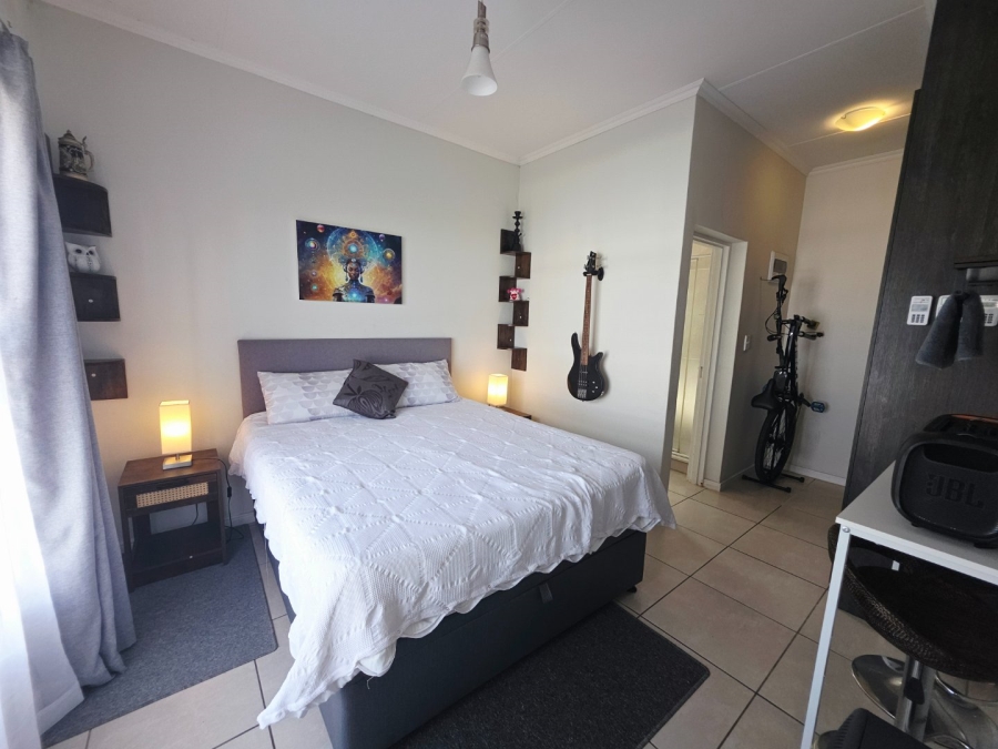 To Let 1 Bedroom Property for Rent in Parklands Western Cape